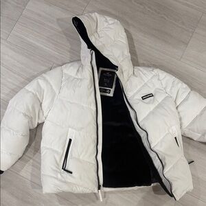 Hollister men’s White Puffer Jacket with Black fur inside